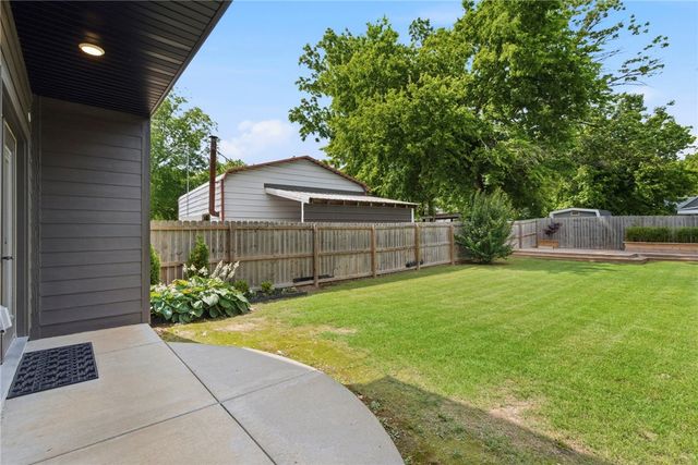 219 W Birch Street, Rogers, AR 72756
