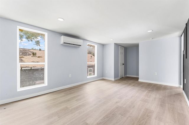 7032 Avenue P, Houston, TX 77011