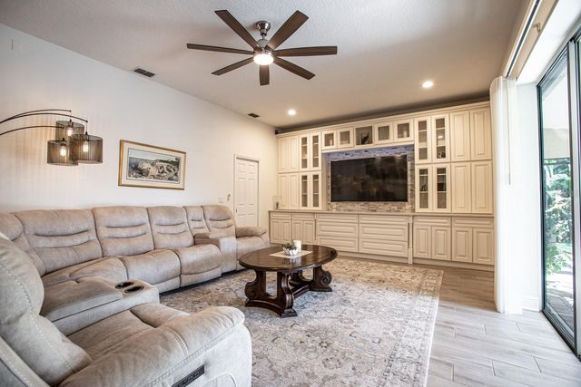 2897 COUNTRY WOODS LANE, Palm Harbor, FL 34683