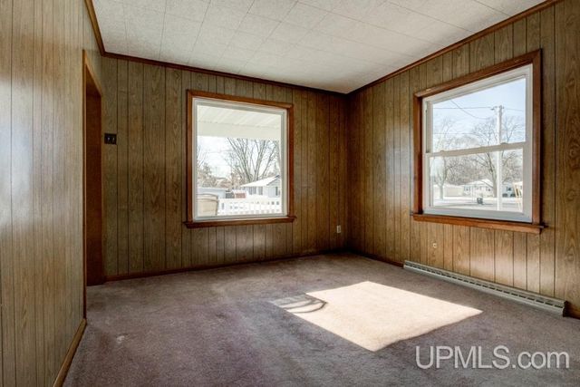 4113 N Shore Drive, Menominee, MI 49858