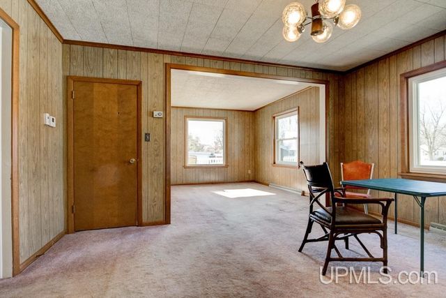 4113 N Shore Drive, Menominee, MI 49858