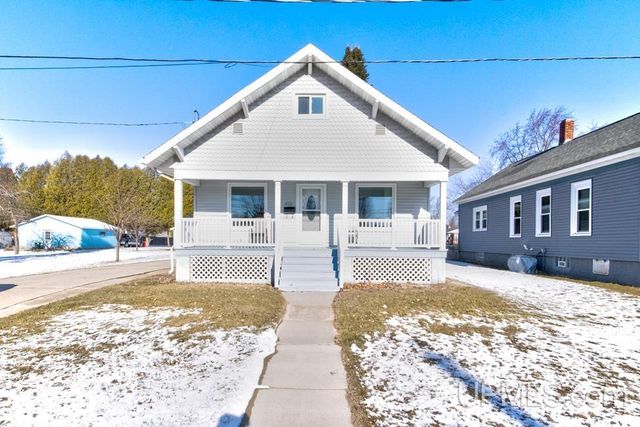 4113 N Shore Drive, Menominee, MI 49858