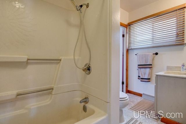 4113 N Shore Drive, Menominee, MI 49858