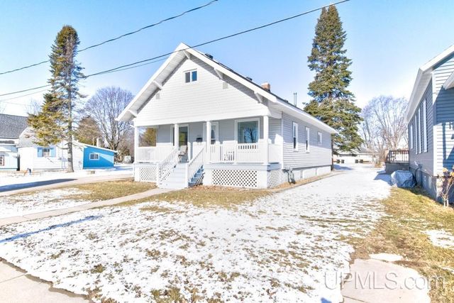 4113 N Shore Drive, Menominee, MI 49858