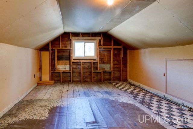 4113 N Shore Drive, Menominee, MI 49858