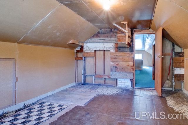 4113 N Shore Drive, Menominee, MI 49858