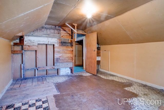 4113 N Shore Drive, Menominee, MI 49858