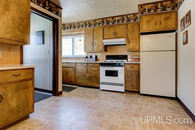 4113 N Shore Drive, Menominee, MI 49858