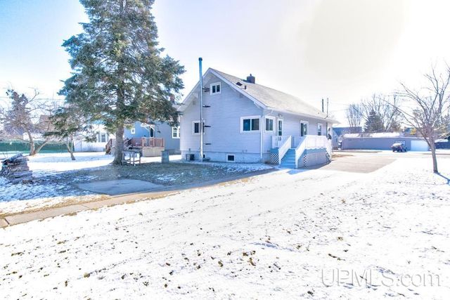 4113 N Shore Drive, Menominee, MI 49858