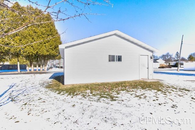 4113 N Shore Drive, Menominee, MI 49858