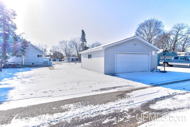 4113 N Shore Drive, Menominee, MI 49858