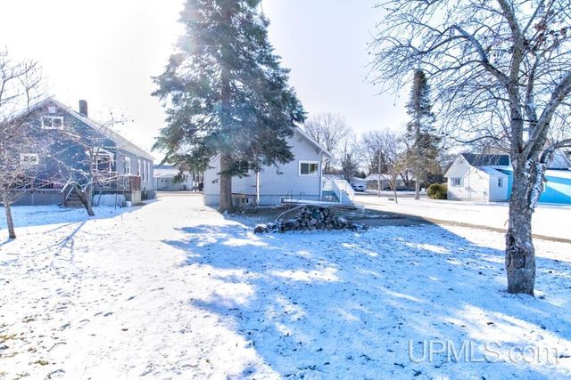 4113 N Shore Drive, Menominee, MI 49858