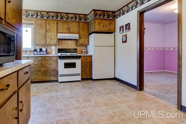 4113 N Shore Drive, Menominee, MI 49858