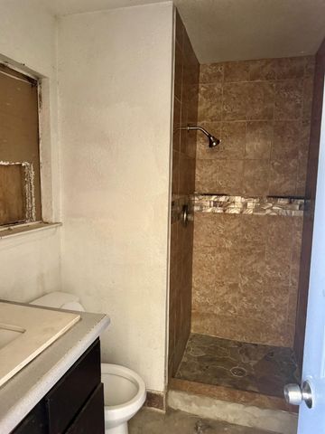 1620 N D Street, Madera, CA 93638