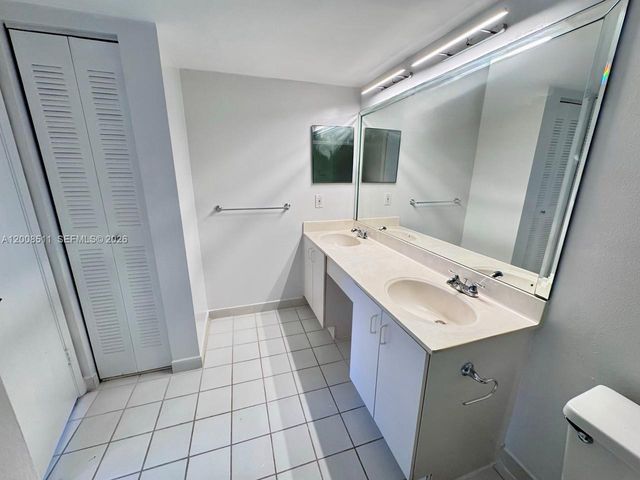 3300 NE 191st St 516, Aventura, FL 33180