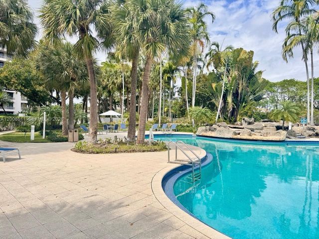 3300 NE 191st St 516, Aventura, FL 33180