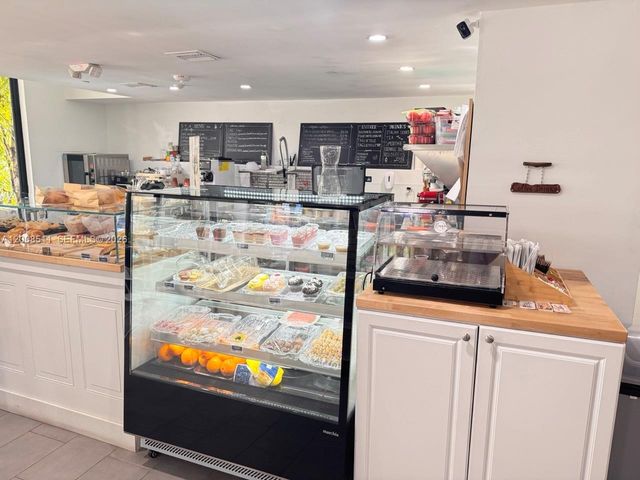 3300 NE 191st St 516, Aventura, FL 33180