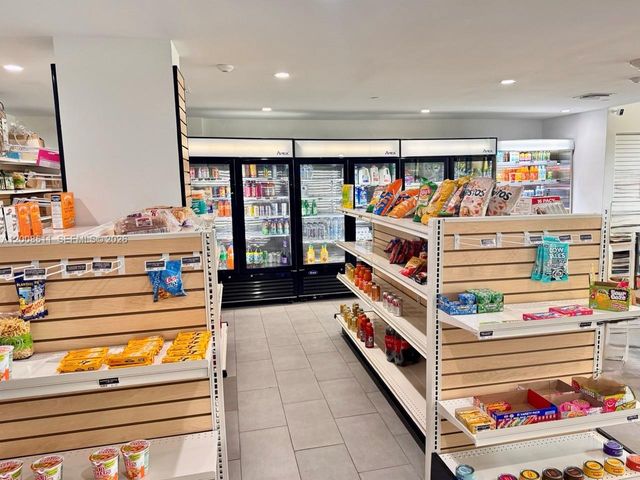 3300 NE 191st St 516, Aventura, FL 33180