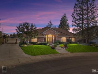 6728 Iron Oak Drive, Bakersfield, CA 93312