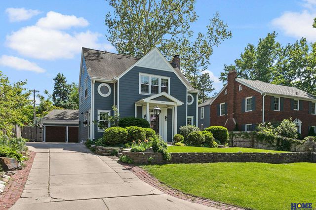 2809 Woodsdale Boulevard, Lincoln, NE 68502