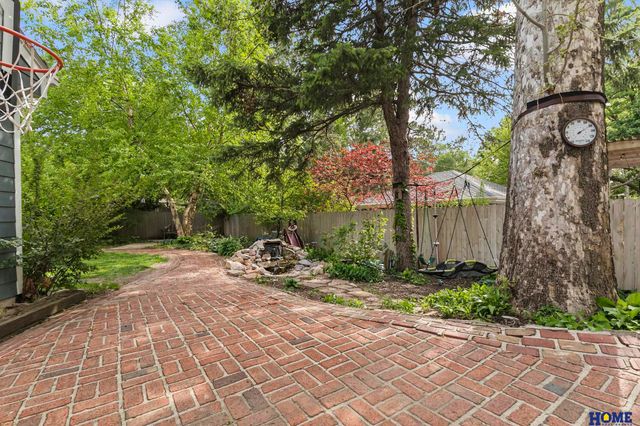 2809 Woodsdale Boulevard, Lincoln, NE 68502