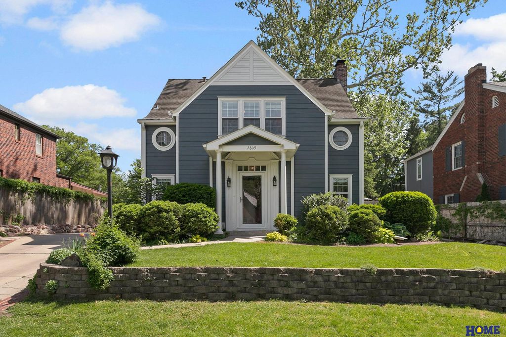 2809 Woodsdale Boulevard, Lincoln, NE 68502