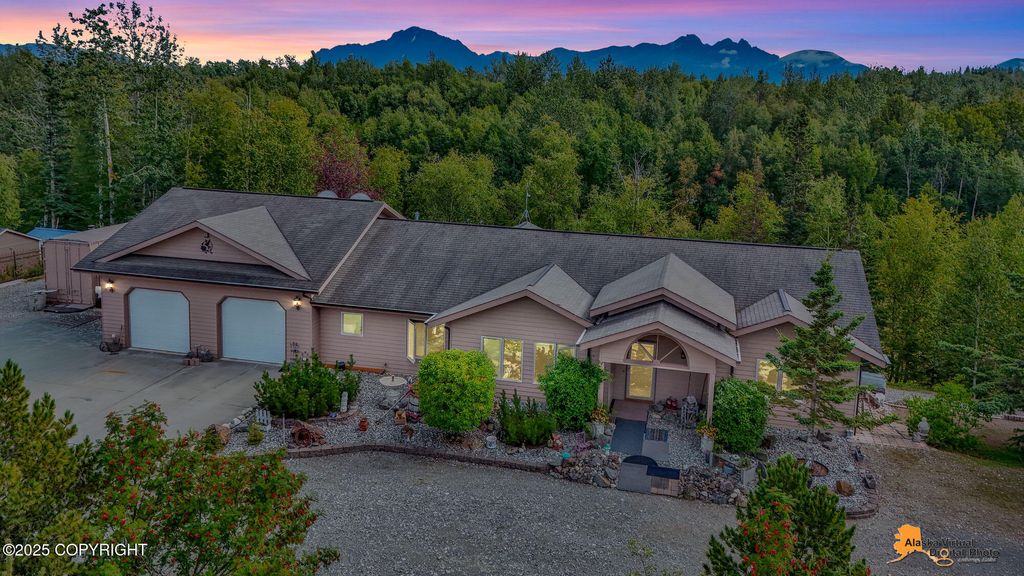 3996 E Country Field Circle, Wasilla, AK 99654
