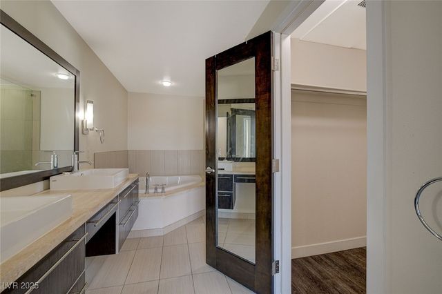 8925 West Flamingo Road 111, Las Vegas, NV 89147