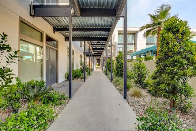 8925 West Flamingo Road 111, Las Vegas, NV 89147