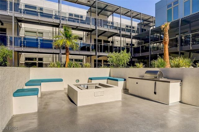 8925 West Flamingo Road 111, Las Vegas, NV 89147