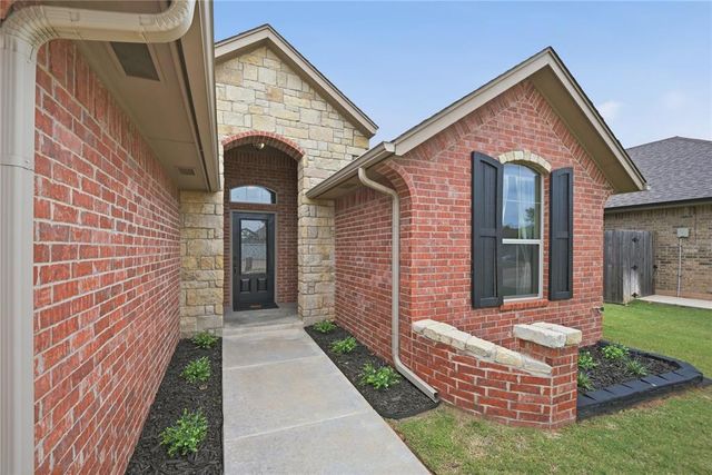 505 Pinewood Drive, Moore, OK 73160