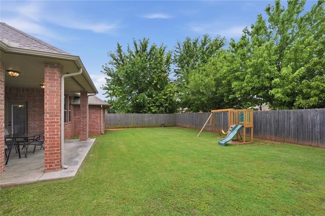 505 Pinewood Drive, Moore, OK 73160