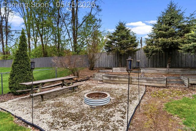 4713 Desert Bridge Court, Highland Charter Township, MI 48356