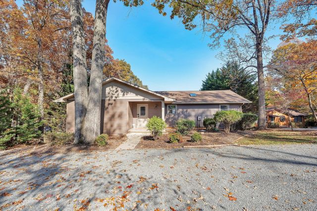 6347 Scruggs RD, Moneta, VA 24121