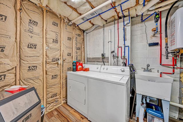 6347 Scruggs RD, Moneta, VA 24121