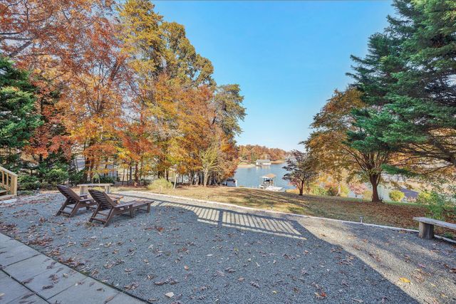 6347 Scruggs RD, Moneta, VA 24121