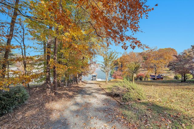 6347 Scruggs RD, Moneta, VA 24121