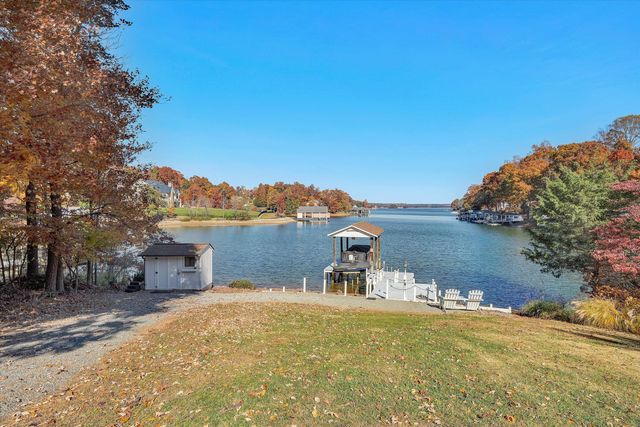 6347 Scruggs RD, Moneta, VA 24121