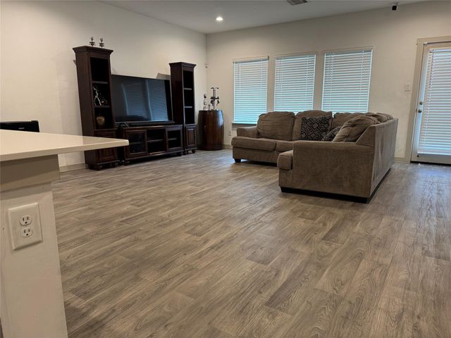 1011 Emerald Castle Drive, Rosharon, TX 77583