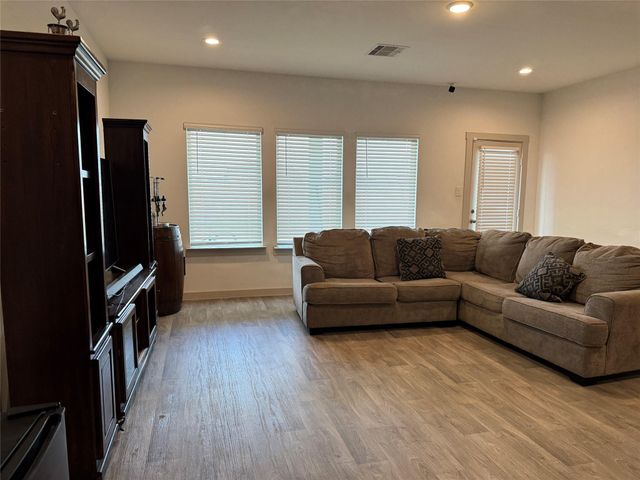 1011 Emerald Castle Drive, Rosharon, TX 77583