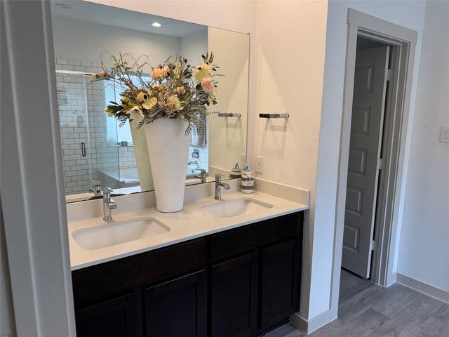 1011 Emerald Castle Drive, Rosharon, TX 77583