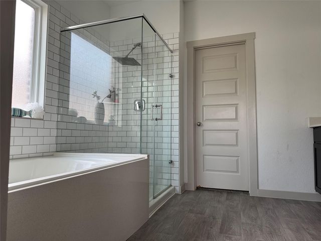 1011 Emerald Castle Drive, Rosharon, TX 77583