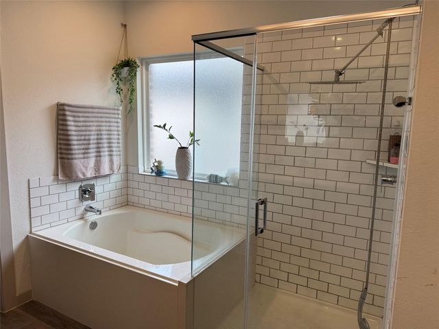 1011 Emerald Castle Drive, Rosharon, TX 77583