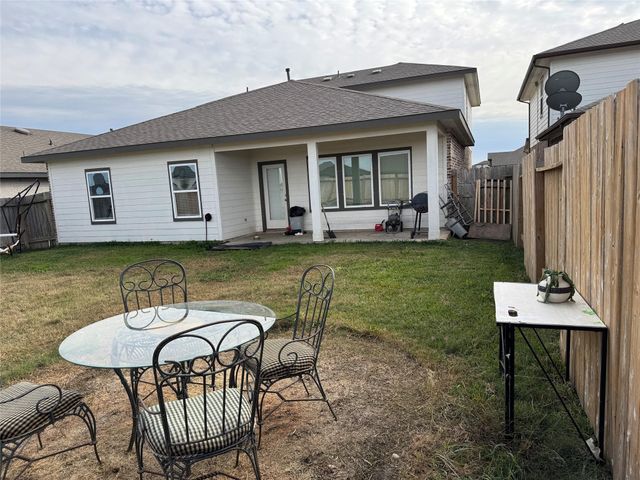 1011 Emerald Castle Drive, Rosharon, TX 77583