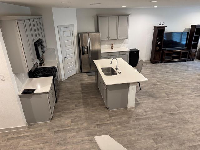 1011 Emerald Castle Drive, Rosharon, TX 77583