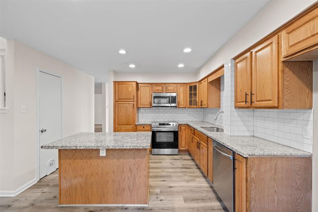 5711 Lorinowoods Drive, Houston, TX 77066