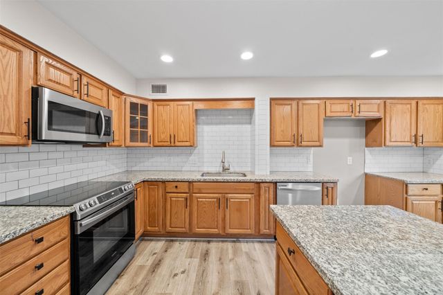 5711 Lorinowoods Drive, Houston, TX 77066