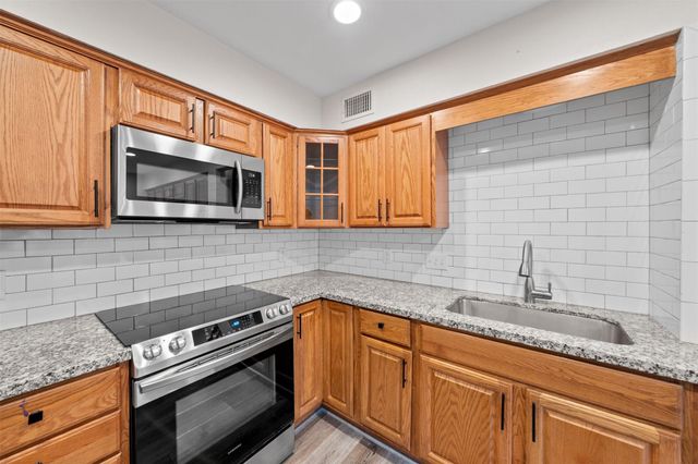 5711 Lorinowoods Drive, Houston, TX 77066