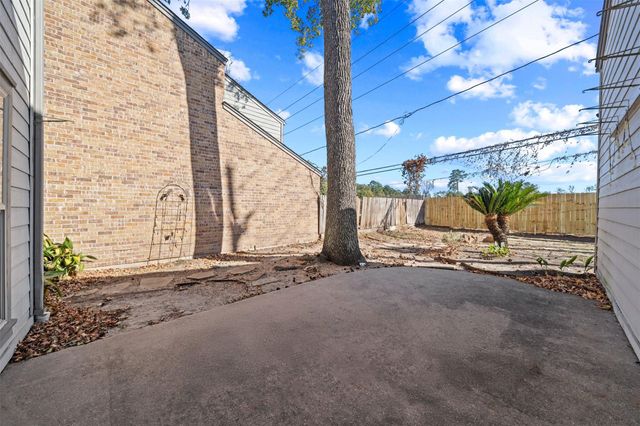 5711 Lorinowoods Drive, Houston, TX 77066