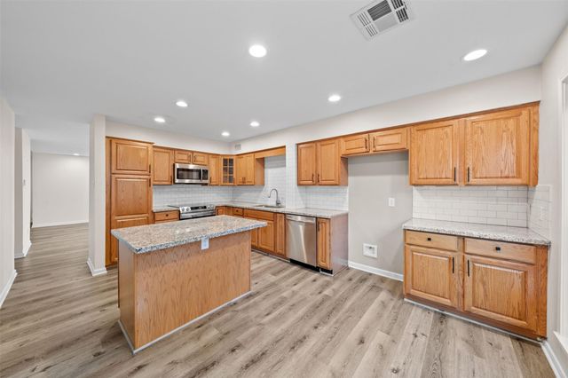 5711 Lorinowoods Drive, Houston, TX 77066